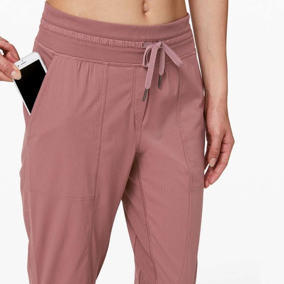 EUC Lululemon Dance Studio Crop *25" Red Dust Size 2 - Picture 2 of 13